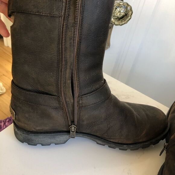 UGG Size 7 leather Dark Brown Boots Buckled Detailing - Picture 8 of 8